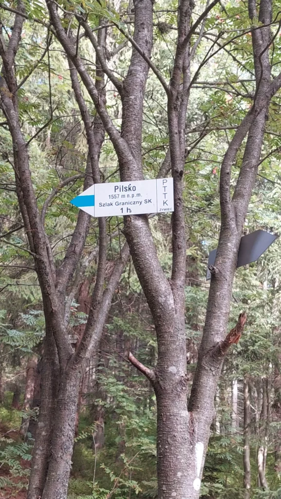 tabliczka niebieski szlak na Pilsko