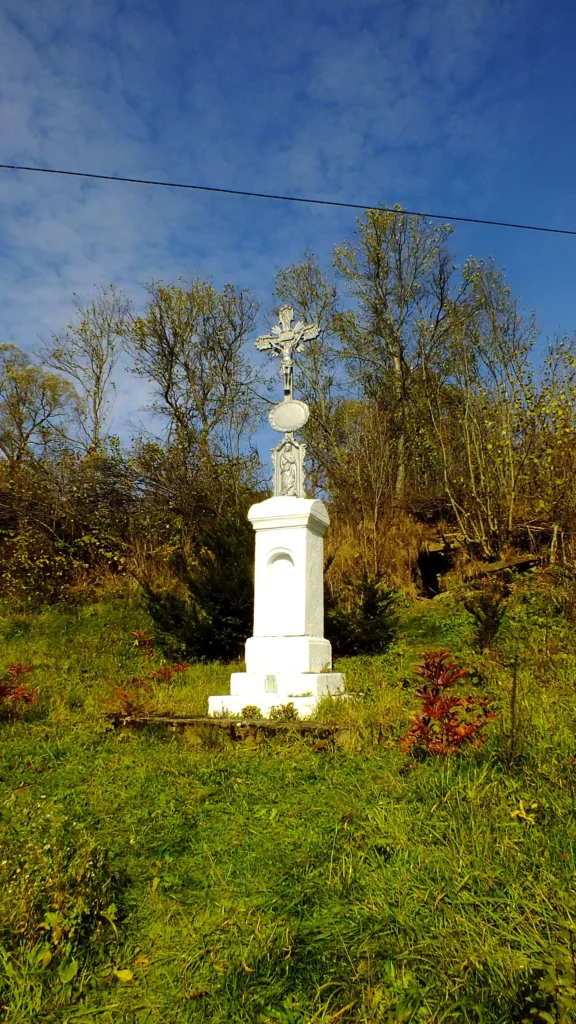 kapliczka przy drodze