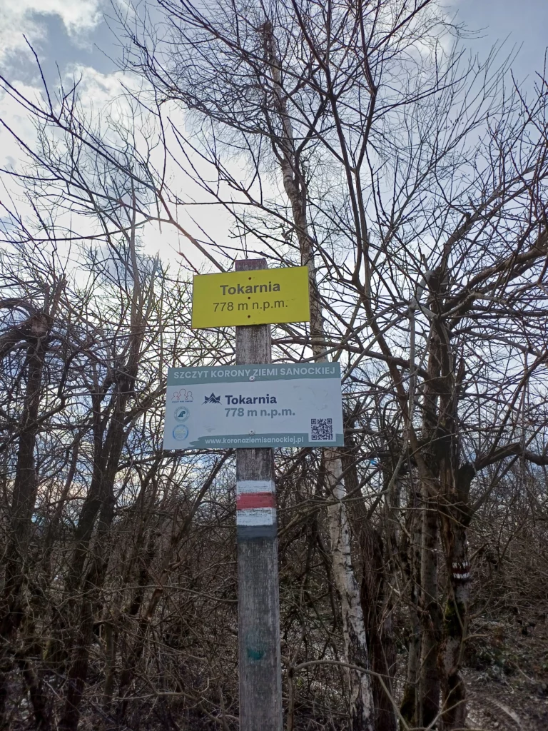 tabliczka na szczycie