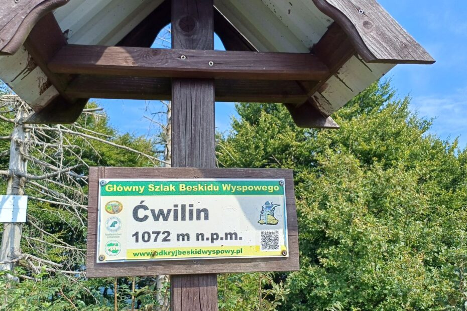Ćwilin - Tabliczka na szczycie